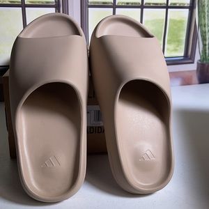 Yeezy Slide